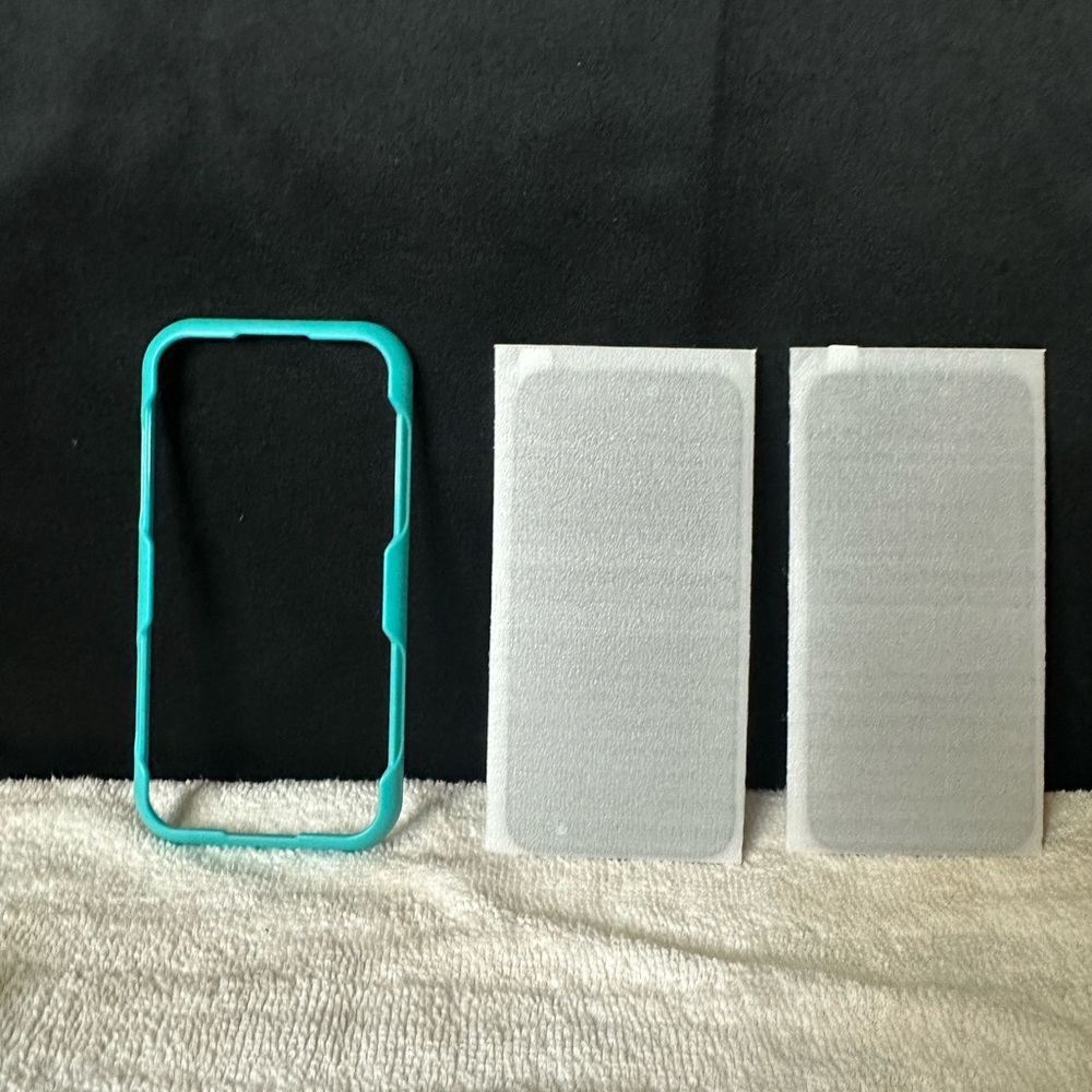 ESR Privacy Screen Protector - Gray - Picture 2 of 3